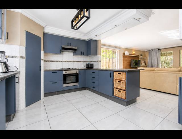 4 BEDROOM FREESTANDING FOR SALE IN WELTEVREDEN PARK